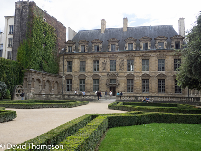 %_tempFileName2014-08-28_01_Walking_Tour_Marais-8281701%