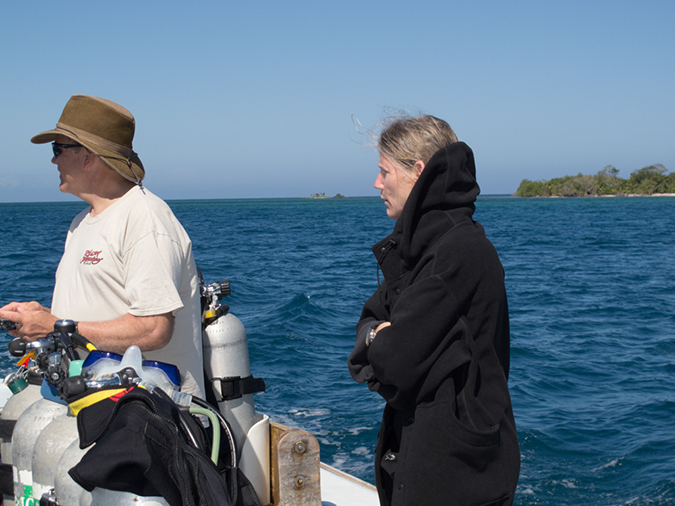 %_tempFileName2014-02-11_02_Utila_Deep_Blue_Dive_Boat-1%