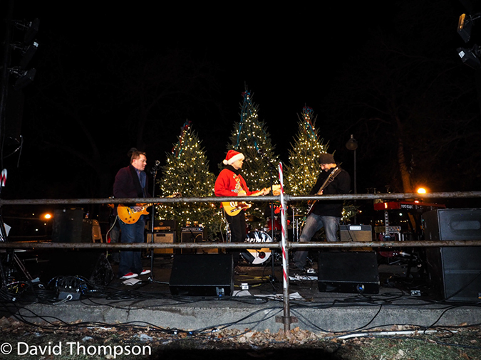 %_tempFileName2015-12-04_02_Holidazzle-041064%